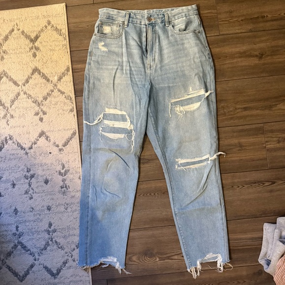 American Eagle Outfitters Denim - American Eagle Curvy Mom Jean- 8/29- Light Wash